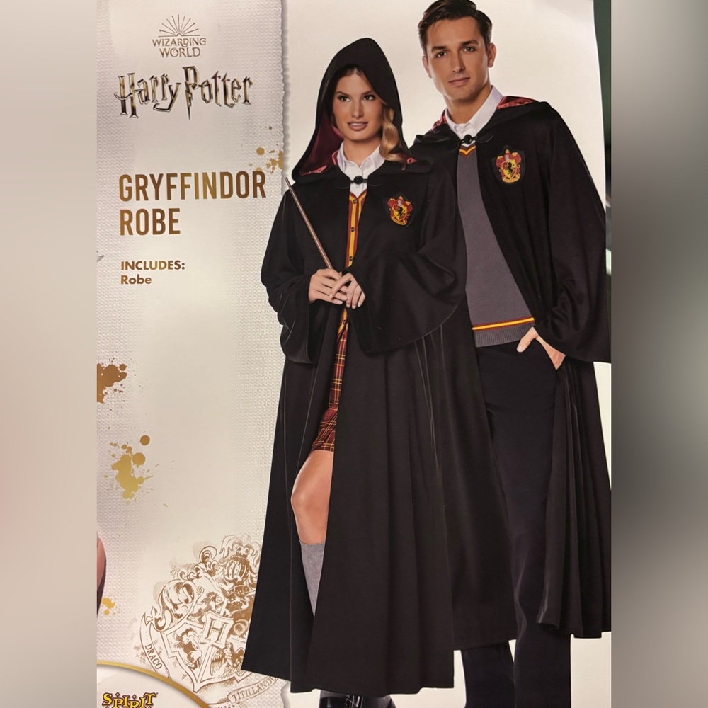 ✨ Gryffindor Robe✨ - Picture 3 of 3